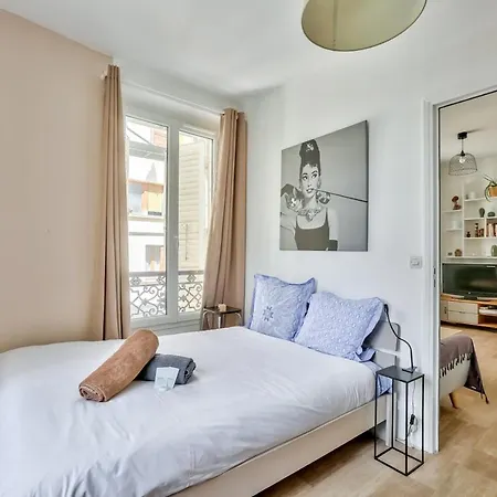 Apartment 2 Flat In The Heart Of Montmartre